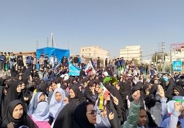 دانش‌آموزان در روز ملی مبارزه با استکبار جهانی، اتحاد و همبستگی خود را به نمایش گذاشتند