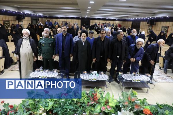 جلسه گرامیداشت و تجلیل از پدران و مادران شهدا 