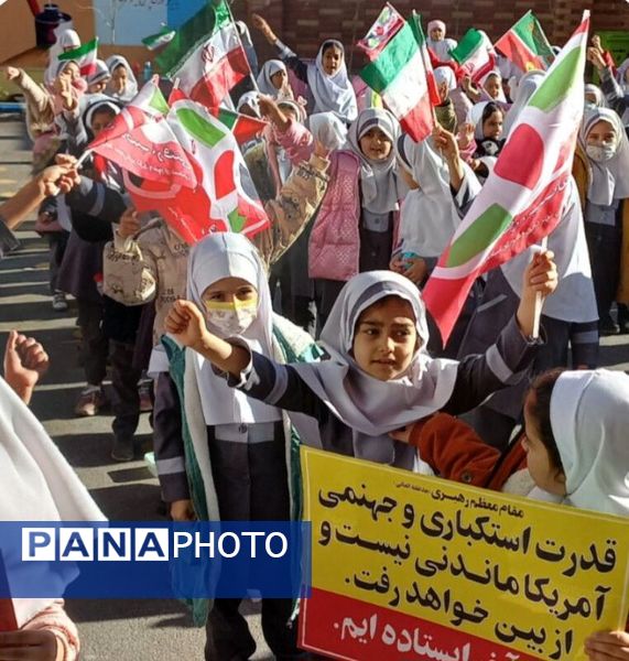 تجدید میثاق دانش‌آموزان منطقه پردیس با مقام معظم رهبری در یوم الله نهم دی‌ماه 