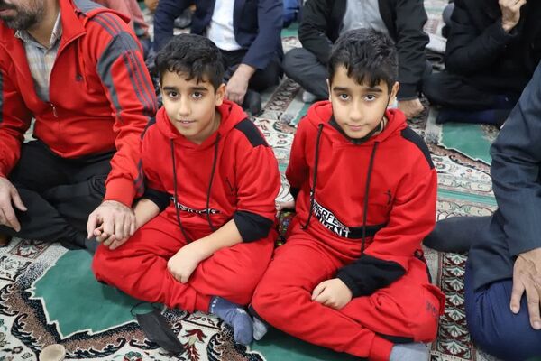 نهج‌البلاغه‌خوانی نماز‌گزاران کمالشهر پیش از خطبه‌های نماز 