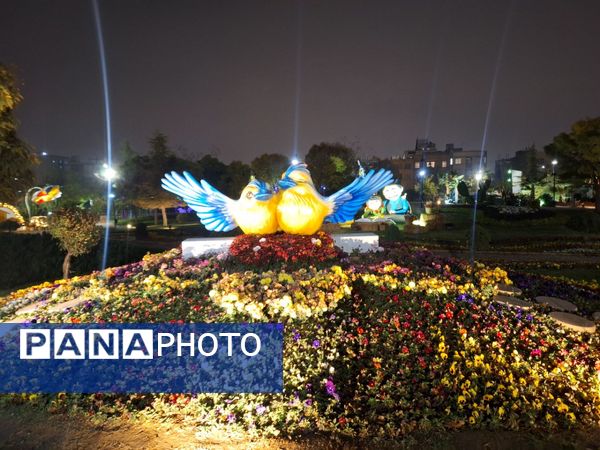 زیبایی باغ گل‌های مشهد در پاییز