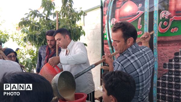 طعمِ نذری حسینی در رباط مراد