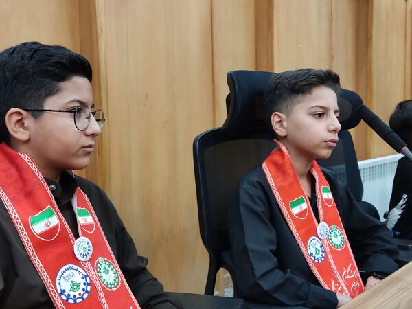 دیدار قائم مقام سازمان‌ دانش‌آموزی کشور با دانش‌آموزان فارس