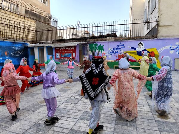 برگزاری جشن چهارشنبه سوری ایمن  در دبستان سارا شهرستان ملارد 