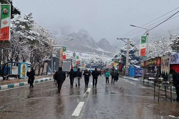 روز برفی گلزار شهدای کرمان 