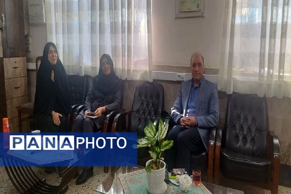 اولین جلسه ارتباط بین خانه و مدرسه در دبیرستان شاهد تکتم 