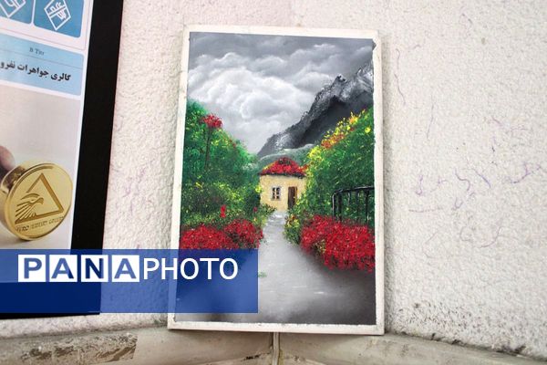 نمایشگاه آثار هنرجویان هنرستان فنی‌وحرفه‌ای دخترانه آفرینش پردیس