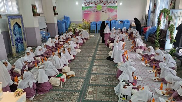 جشن تکلیف دختران کلاس سومی دبستان ام‌ البنین در دارالقرآن مرکزی یزد