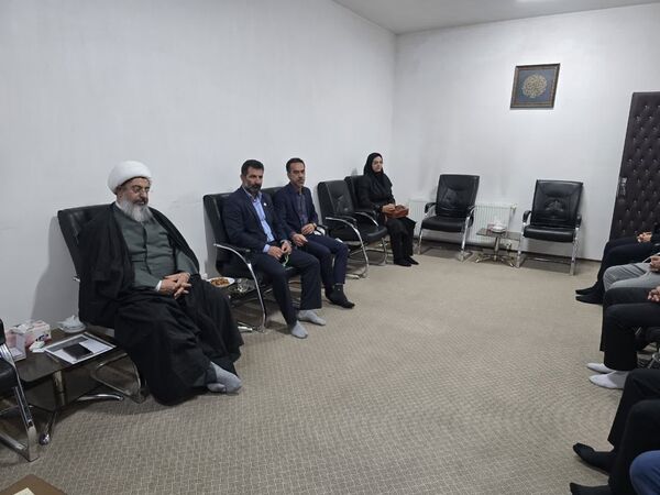  دیدار رئیس شبکه بهداشت و درمان شهرستان ساوجبلاغ با امام جمعه