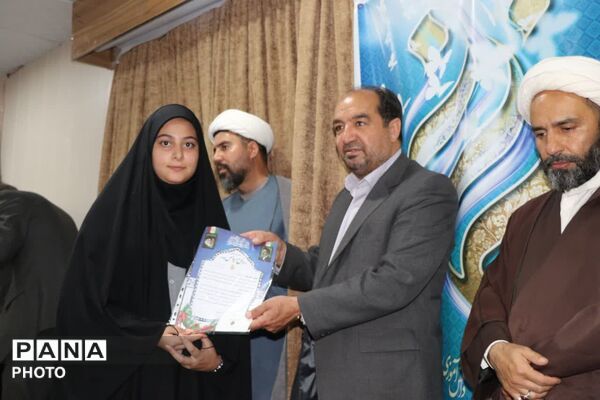 طنین ندای معنویت در هفتمین اجلاس سراسری نماز دانش‌آموزی شهرستان مه‌ولات