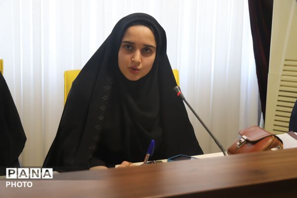 دیدار صمیمانه مدیر آموزش و پرورش ناحیه ۵ تبریز با نسل آگاه و فعال دانش‌آموزی