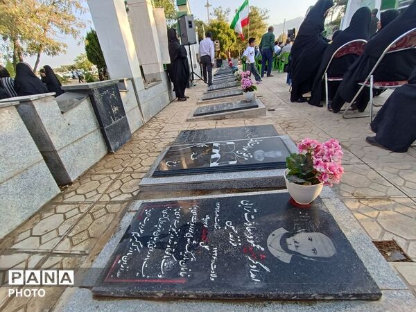رنگ گرفتنِ گل‌ها با عطرِ خونِ شهدا؛ غبارروبی گلزار شهدای  یکن اباد