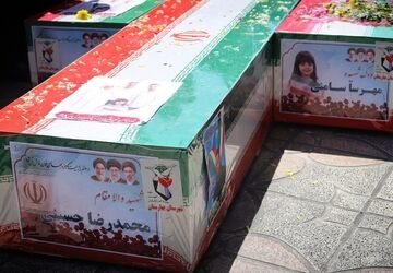 مراسم تشییع پیکر مطهر شهدا در شهرک قلعه‌میر بهارستان 