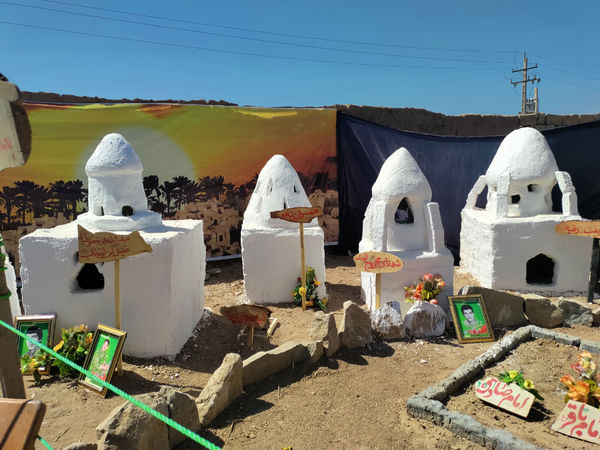 نمایشگاه غنچه‌های خونین در روستای باقرآباد