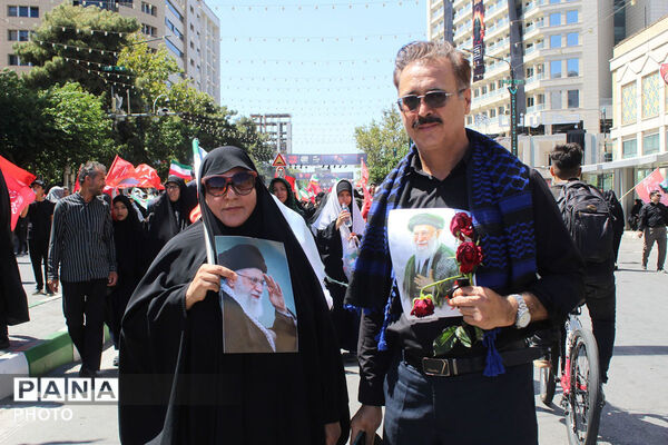 مشهد در سوگ؛ بدرقه باشکوه رهبر شهید انقلاب در جوار بارگاه رضوی/۲