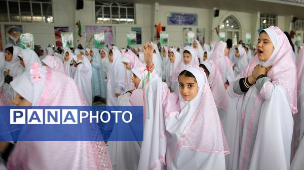 حضور پرشور مکلفین در مصلی بزرگ امام خامنه‌ای(مدظله العالی) با حضور بیش از ۱۰۰۰ هزار دانش‌آموز شهرستان