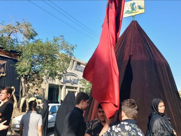 اجتماع عظیم عاشقان حسینی در مراسم خیمه سوزان