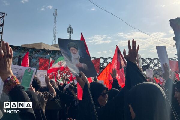 حماسه حضور مردم ایران در مراسم تشییع رهبر شهید