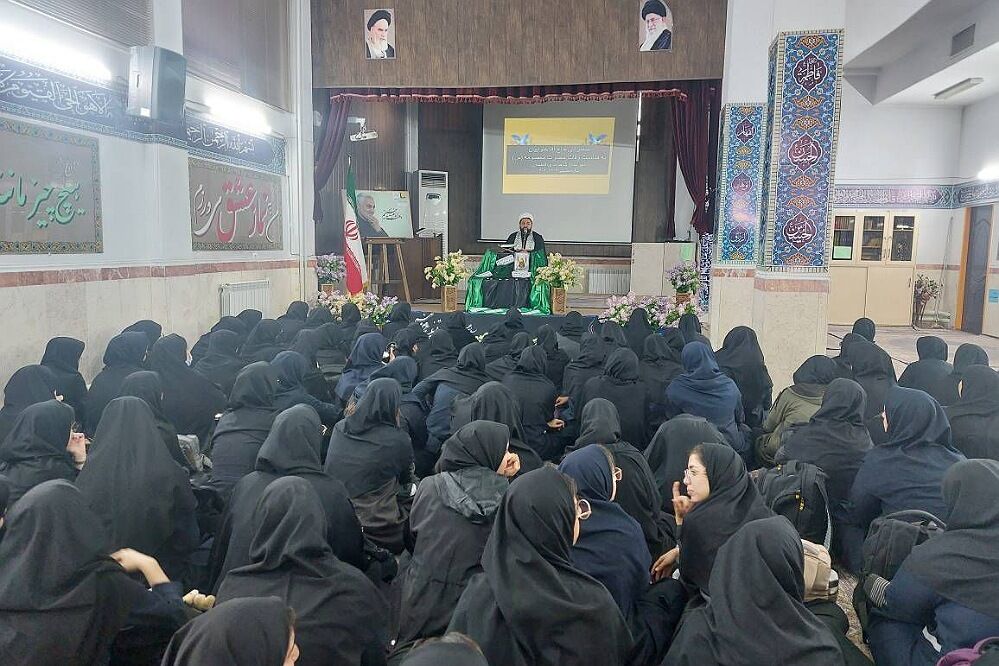 حضور پرشور دانش‌آموزان ناحیه دو شهرری در مراسم وفات حضرت معصومه (س) 