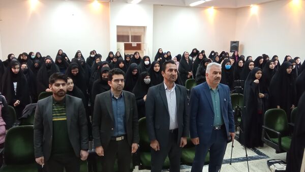 تجلیل از دانش‌آموزان برگزیده در چهل ودومین جشنواره فرهنگی هنری امید فردا شهرستان بن