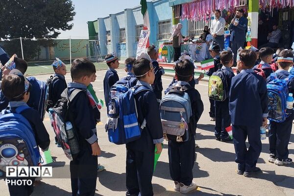 جشن شکوفه‌ها در مدرسه ۱۲ بهمن بهارستان دو