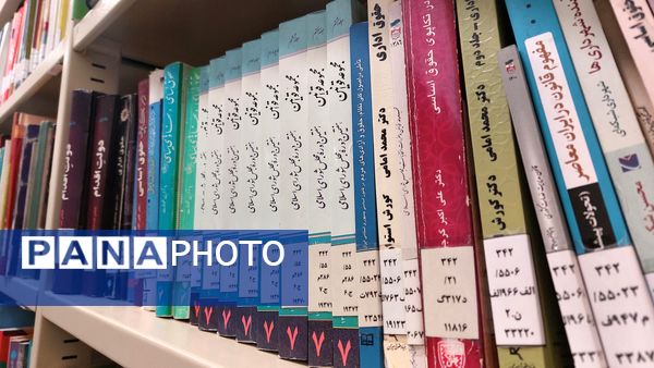 بازدید دانش‌آموزان دبیرستان فاطمه الزهرا(س) از کتابخانه شهید بهشتی 