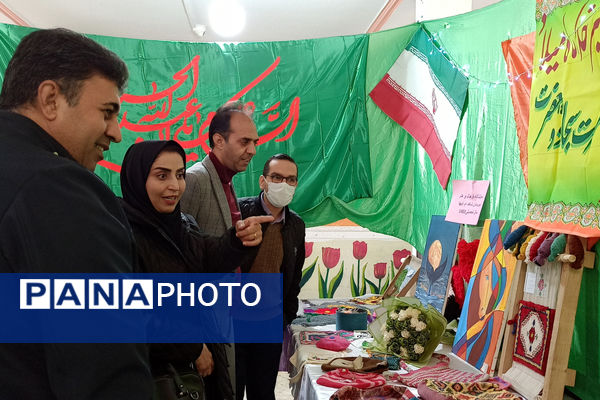 برگزاری نمایشگاه مشاغل خانگی در دبیرستان شاهد ام ابیها، شهرستان آباده