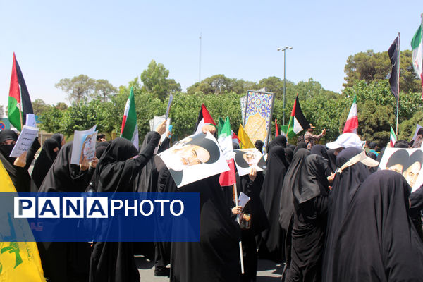 اجتماع مردم قم به‌مناسبت قیام 15 خرداد در مقابل بیت تاریخی امام خمینی(ره)