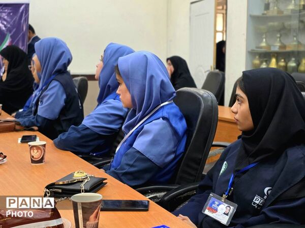نشست معاون پرورشی و فرهنگی اداره کل آموزش و پرورش خوزستان با دانش آموز خبرنگاران پانا 