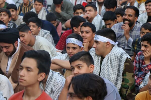 پویندگان پسر دوره ولایت (ایرانیوم ) در گلستان شهدای اصفهان 