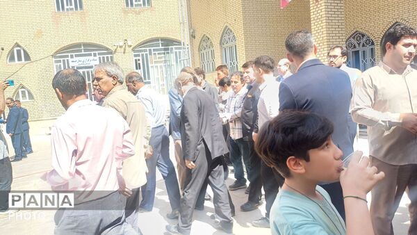 نماز جمعه شهرستان کوهدشت با اجتماع بزرگ فرهنگیان 