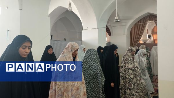 برپایی میز خدمت در مصلی نماز جمعه شهرستان خلیل‌آباد