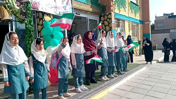 بوی علم و بوی دانش درهوای دبستان لطیفه