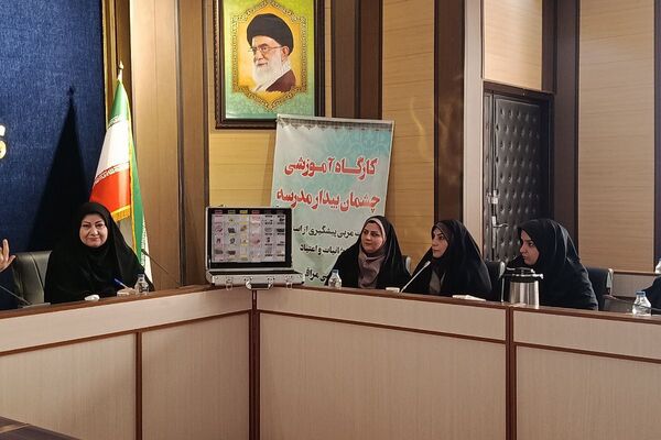 نشست آموزشی راه‌های پیشگیری از آسیب‌های اجتماعی در سالن اجتماعات فرمانداری شهرستان ورامین