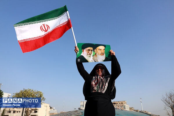 تجمع مردمی بشارت فتح در میدان انقلاب