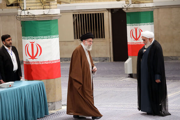 حضور رهبر معظم انقلاب در رای گیری مرحله‌ دوم انتخابات مجلس
