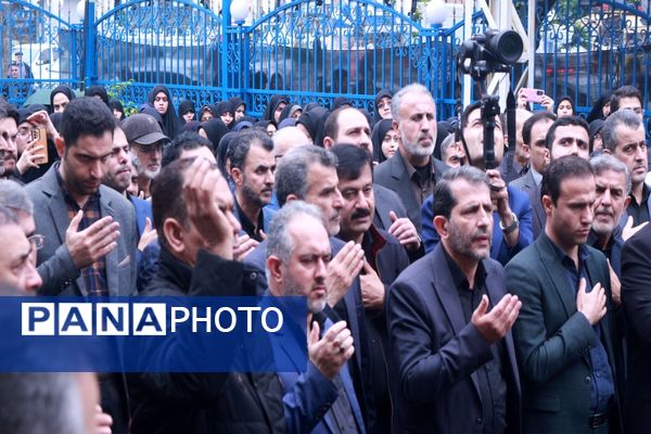 نمایش قدرشناسی فرهنگیان گیلان در مراسم سوگواری شهدای خدمت در مسجد قدس رشت