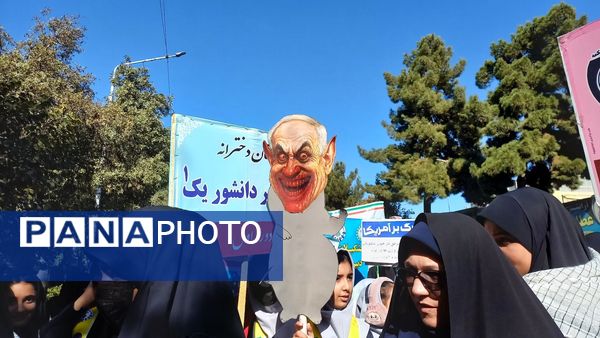 راهپیمایی 13 آبان با حضور حداکثری دانش آموزان در شهرستان نیشابور 