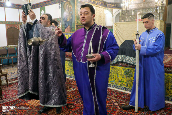 تشییع پیکر شهید اوانس سیمونیان از شهدای ارامنه جنگ رمضان در اصفهان