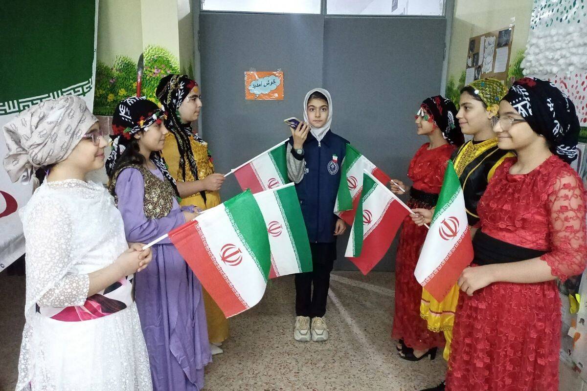 نمایشگاه فرهنگی_هنری و جشن ایرانمون در دبستان شهید آقچه‌لو رباط‌کریم
