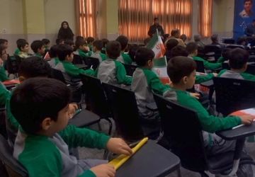 گلبانگ انقلاب اسلامی در مدرسه سیمین‌لباف‌زاده ناحیه یک 