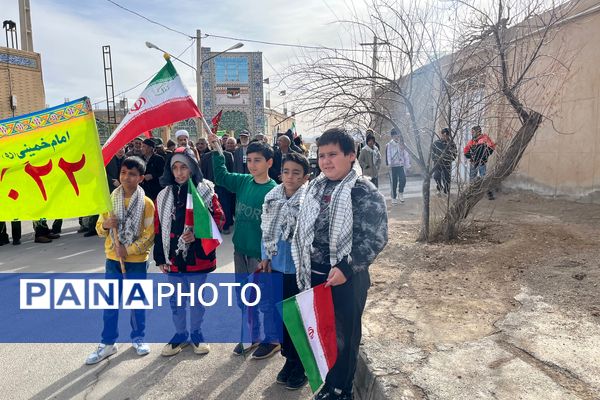 دهه نودی‌های شهر سورمق پای کار انقلاب