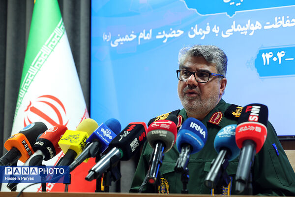 نشست خبری سردار سرتیپ دوم پاسدار هادی ملانوری، فرمانده سپاه حفاظت هواپیمایی