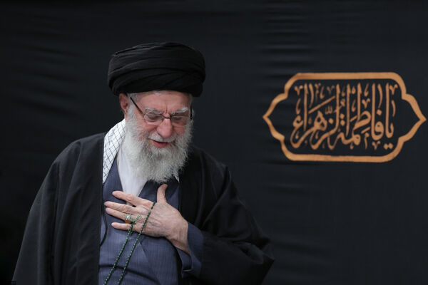 سنگر سربازی امام خامنه‌ای(ره) را تا پای جان ترک نمی‌کنیم