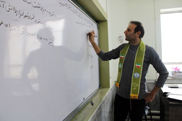 کارگاه‌های ضمن خدمت مربیان پیشتاز مانه و سملقان در دبیرستان رضوان