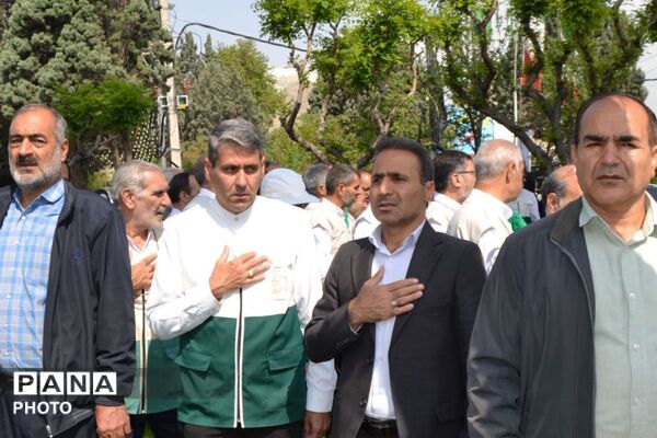 برپایی مراسمی برای اهتزاز پرچم حرم مطهر رضوی مصادف با دهه کرامت  در شهرک امیریه
