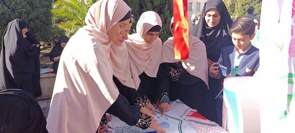 خروش استکبار ستیزی دانش‌آموزان شیرازی