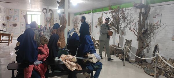 بازدید دانش‌آموزان مدرسه شهید خاقانی از موزه حیات وحش شیروان