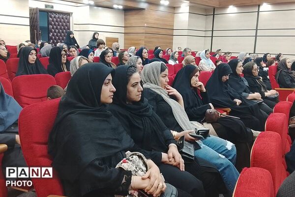 نشست اولیا و مربیان پایه‌های هفتم و هشتم دبیرستان پویندگان