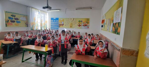 اولین توزیع شیر رایگان در مدارس ابتدایی شهرستان فاروج 